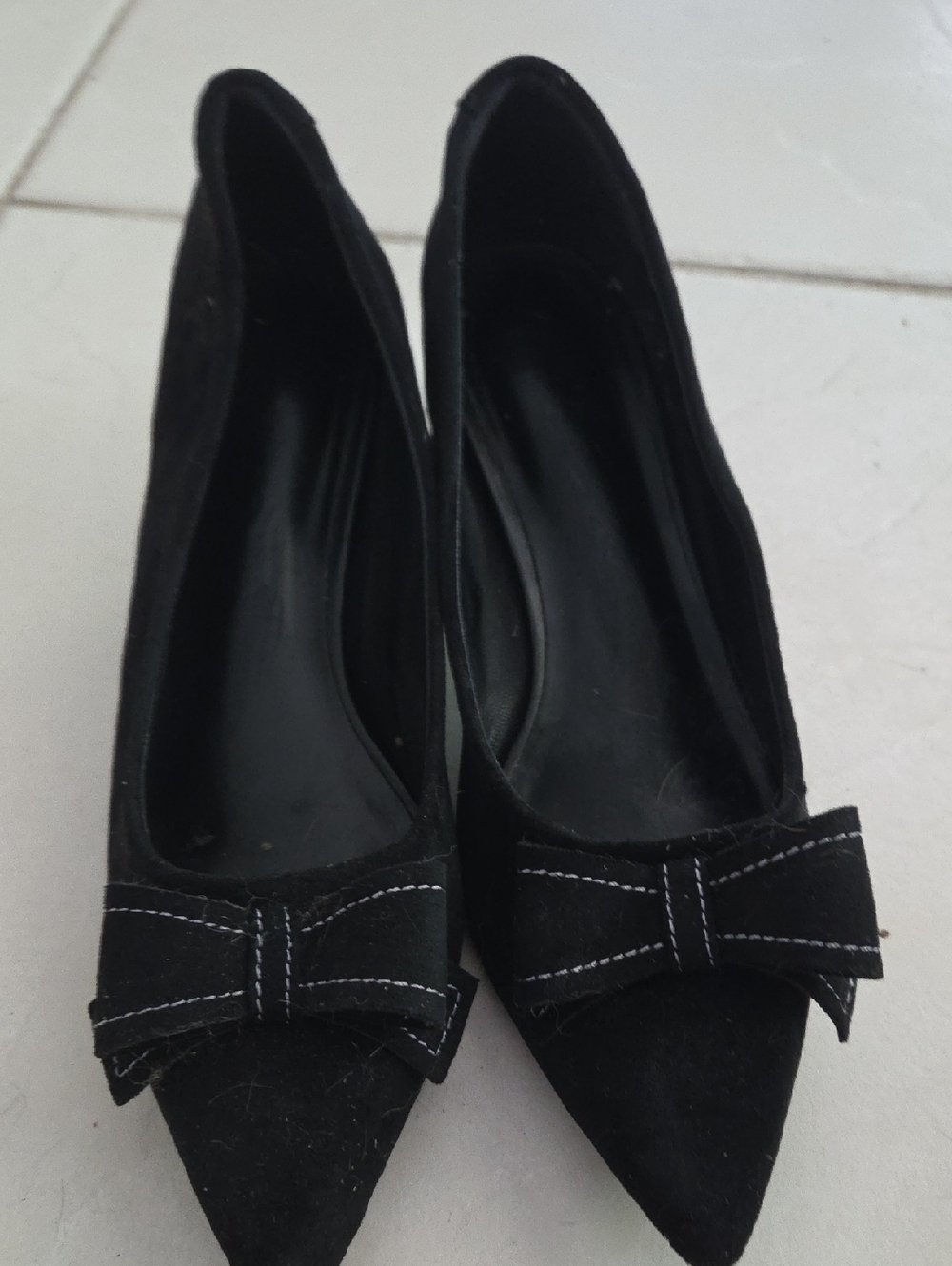 Classic Women's Pointed Toe Bow Flats in Black